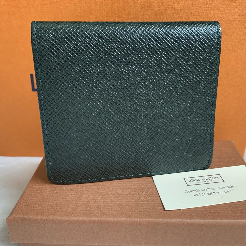 Louis Vuitton bifold wallet. Dark green Taiga leather